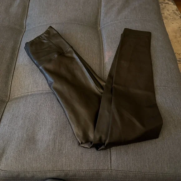 Artizia Wilfred Free Daria Black Faux Leather Leggings. Size XXS. - Picture 4 of 7
